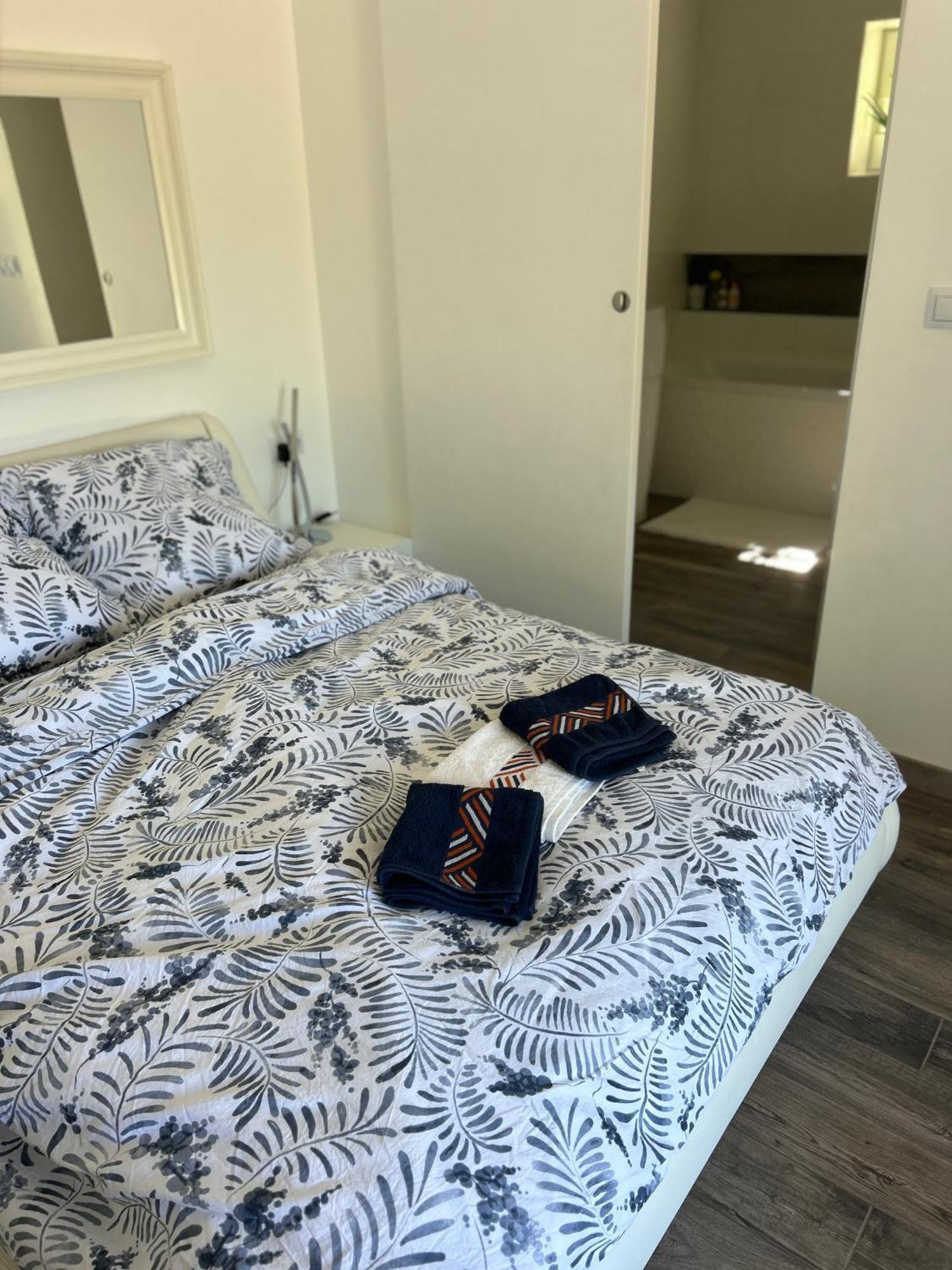Belle Chambre Privee Avec Le Jardin Privatif Et Le Jacuzzi Кавалере-сюр-Мер Екстериор снимка