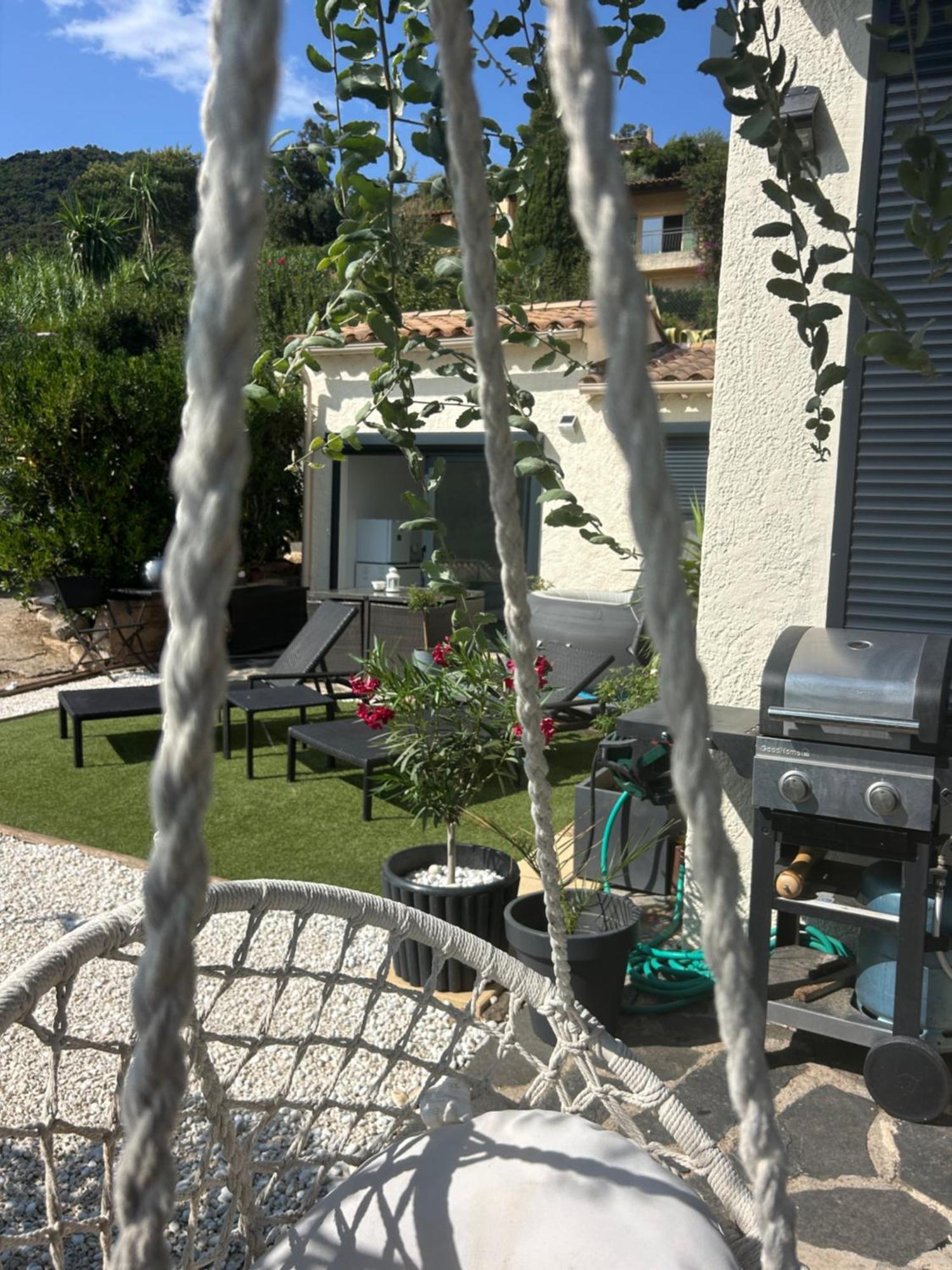 Belle Chambre Privee Avec Le Jardin Privatif Et Le Jacuzzi Кавалере-сюр-Мер Екстериор снимка